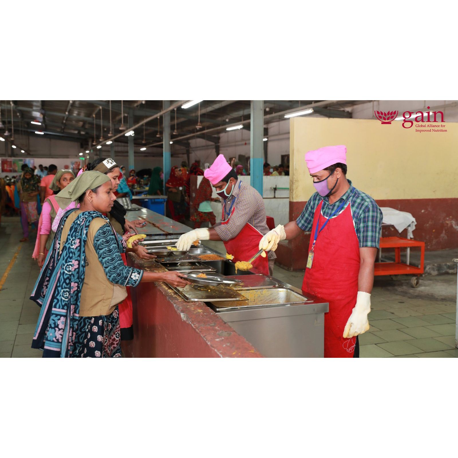 white-Fm0Iw-CWYAEPpru